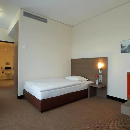 Intercityhotel 4* Dresde