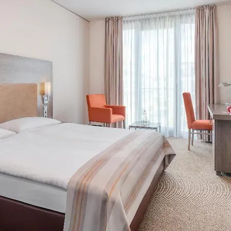 Intercityhotel Otel 4*