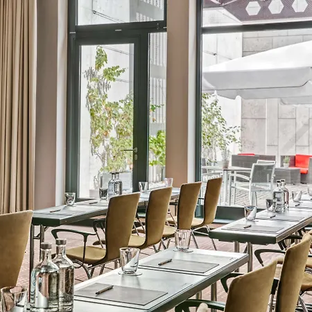 Intercityhotel Otel 4*