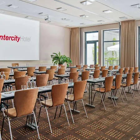 Intercityhotel Otel 4*