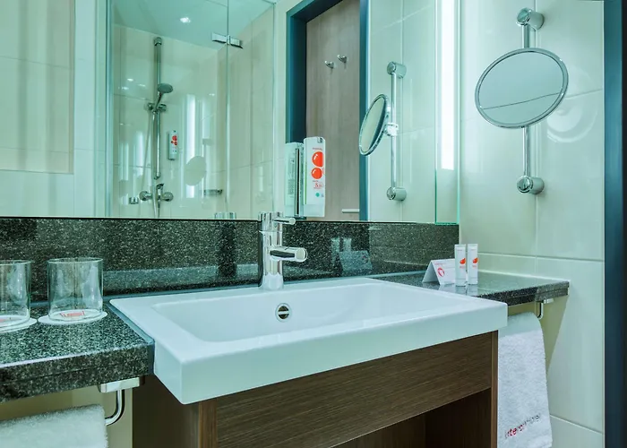 Отель Intercityhotel 4*