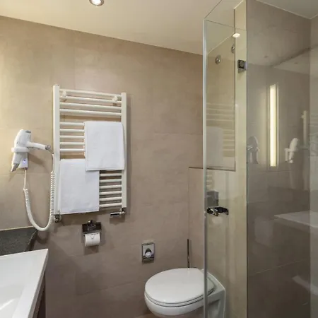 Intercityhotel فندق 4*